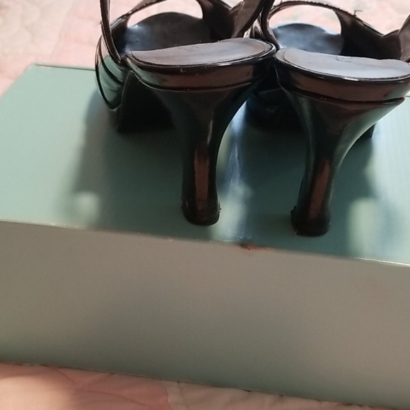 High heeled black sling back shoes.   Sz 10 - Picture 4 of 5